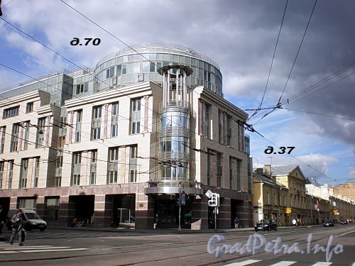 Дома 70 по Гороховой улице и 37 по Загородному проспекту. Фото август 2009 г.