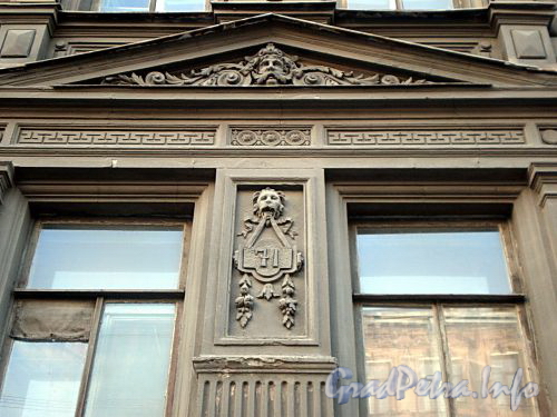Гороховая ул., д. 71. Фрагмент фасада. Фото апрель 2009 г.