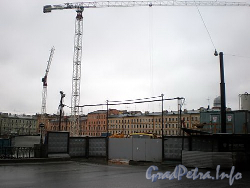 Строительная площадка второй сцены Мариинского театра. Вид от моста Декабристов. Фото март 2009 г.