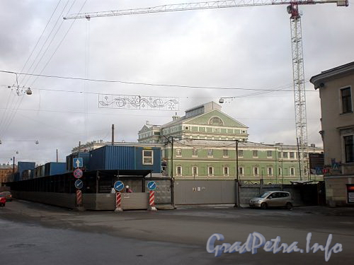 Строительная площадка второй сцены Мариинского театра. Вид с улицы Декабристов. Фото ноябрь 2009 г.