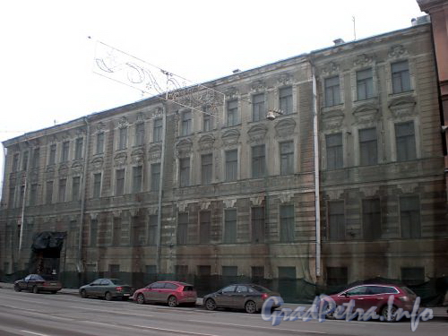 Ул. Декабристов, д. 40. Фасад здания. Фото ноябрь 2009 г.