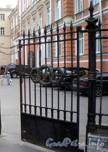 Кирочная ул., д. 8. Решетка калитки ворот. Фото сентябрь 2009 г.