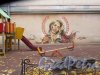 Мал. Садовая ул., д. 4. Двор. Детская площадка и граффити. фото октябрь 2017 г.