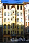 Большая Разночинная улица, дом 9, литера А. Общий вид фасада здания. Фото 1 мая 2016 года.
