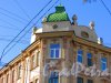 Большая Разночинная улица, дом 15 / Чкаловский проспект, дом 14. Угловая верхняя часть фасада. Фото 1 мая 2016 года.
