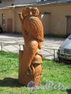 Бол. Монетная ул., д. 31-33. Деревянная фигура Филин на детской площадке во дворе. фото май 2918 г.