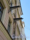 Конная ул., д. 15. Доходный дом. Кронштейны балконов на фасаде в современном состоянии. фото май 2018 г.