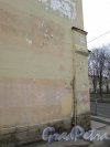 Прилукская улица, дом 19. Сохранившиеся петли ворот в торце здания со стороны дома 21-23. Фото 3 марта 2020 г.