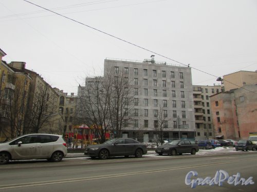 10-я Советская улица, дом 8. Вид на жилой дом «Veren Place» со стороны улицы Моисеенко. Фото 2 марта 2019 года.

