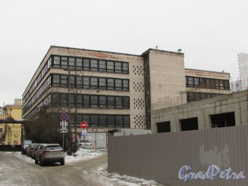 улица Александра Невского, дом 8. Общий вид здания. Фото 2 марта 2019 года.
