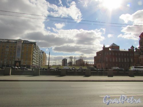 Перспектива Парфёновской улицы от Обводного канала. Фото 7 апреля 2019 года.
