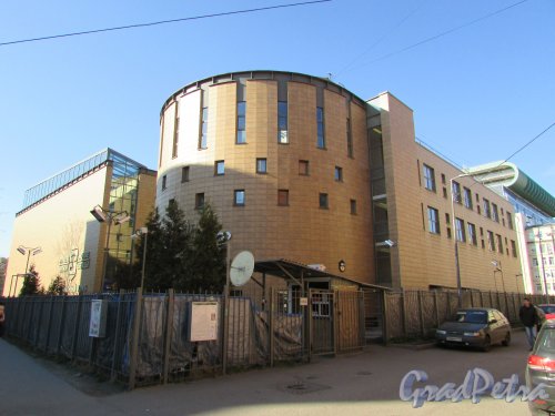 Большая Разночинная улица, дом 25, литера А. Общий вид здания Еврейского культурного центра. Фото 1 мая 2016 года.
