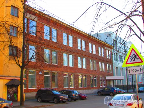 Большая Разночинная улица, дом 28, литера И. Общий вид фасада здания. Фото 1 мая 2016 года.
