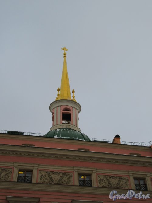 Садовая ул., д. 2. Михайловский (Инженерный) замок. Вид на церковную башню из центрального двора. фото февраль 2018 г