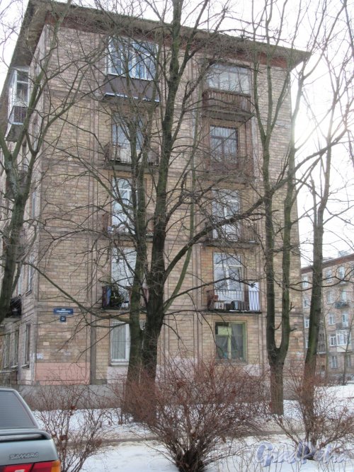 Ул. Ольминского, д. 20. Серийный 5-ти этажный жилой дом. Боковой фасад. фото март 2018 г.