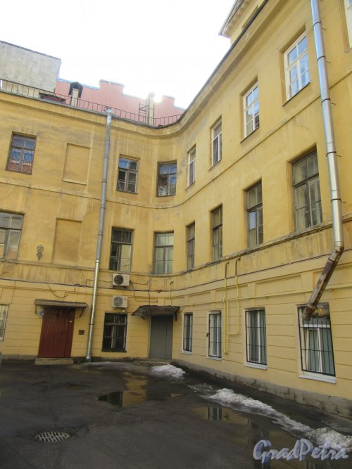 Гагаринская улица, дом 32. Двор. Общий вид. фото апрель 2018 г.