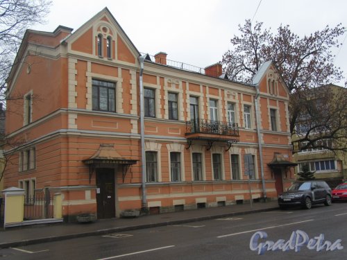 Конюшенная ул. (Пушкин), д. 29. Дом Белозеровой, 1890-е. Общий вид здания. фото апрель 2018 г.