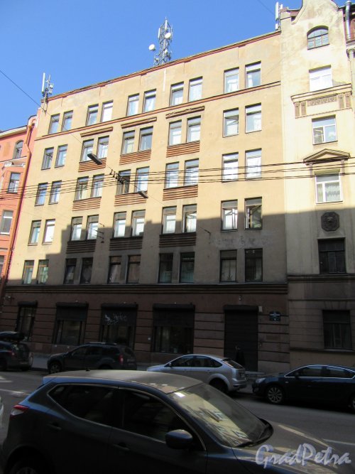5-я Советская ул., д. 18. Административное здание. Общий вид фасада. фото апрель 2018 г.