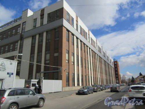 Цветочная улица, дом 25, корпус 3, литера Б. Корпус НИИ «Феррит-Домен». Общий вид здания. фото апрель 2018 г.