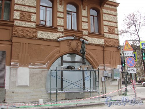 улица Чапыгина, дом 1 / Каменноостровский проспект, дом 59. Реставрационные работы на фасаде здания. Фото 5 ноября 2019 года.