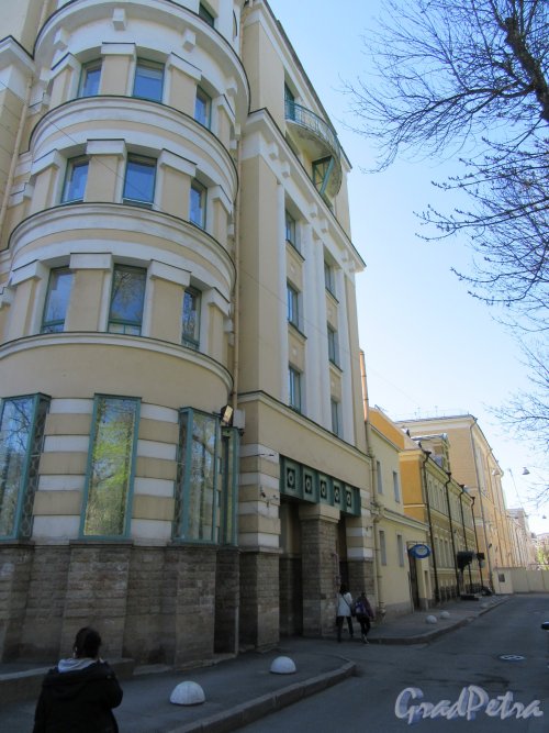 Госпитальная ул. Вид застройки улицы с Суворовского проспекта. фото май 2018 г.