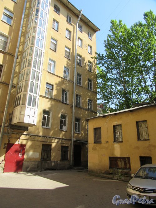 Конная ул., д. 10. Доходный дом Л.Г. Куканова, 1901. 2-й двор. Общий вид. фото май 2018 г.