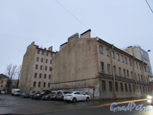 Днепропетровская улица, дом 59, литера А. Общий вид здания. Фото 25 декабря 2019 года.