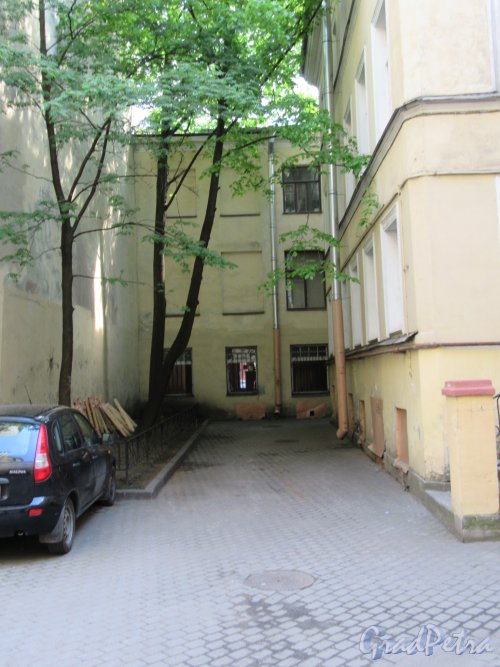 Жуковского ул., д. 39. Тупиковое крыло двора. фото май 2018 г.
