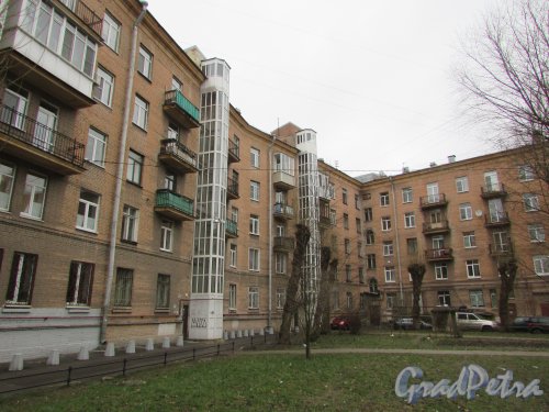 улица Седова, дом 19, литера А. Вид корпуса по улице Невзоровой со стороны двора. Фото 16 февраля 2020 г.
