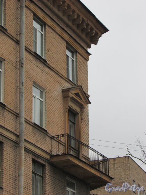 улица Седова, дом 19, литера А. Угловой балкон со стороны улицы Седова. Фото 16 февраля 2020 г.
