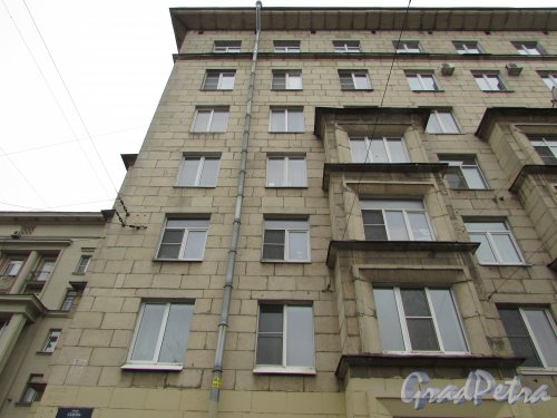 улица Седова, дом 94, литера А. Левая часть фасада с эркерами. Фото 16 февраля 2020 г.