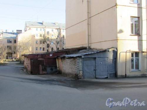 Воронежская улица, дом 84, литера Б. Гаражи с восточной стороны. Фото 25 февраля 2020 г.
