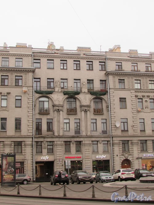 Малая Посадская улица, дом 2. Центральная часть фасада доходного дома Д. В. Быховского. Фото 3 марта 2020 г.