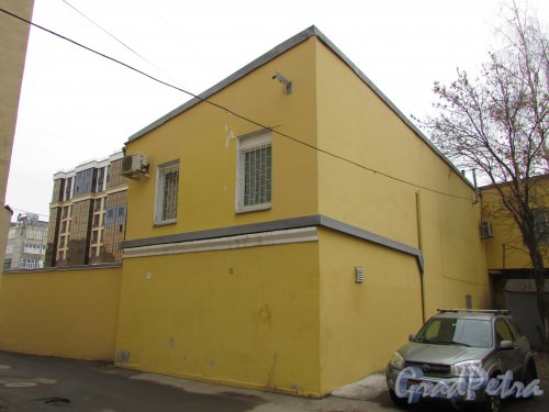 Прилукская улица, дом 21-23, литера В. Вид со стороны двора. Фото 3 марта 2020 г.