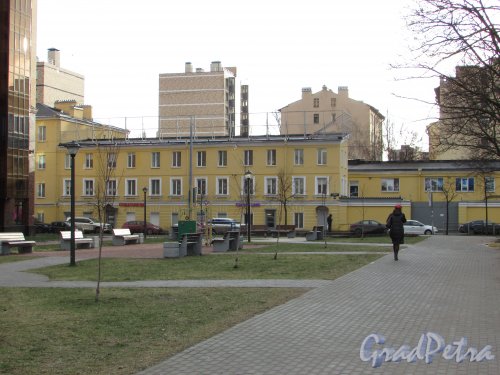 Прилукская улица, дом 21-23, литера А. Общий вид на здания из Прилукского сквера. Фото 17 февраля 2020 г.
