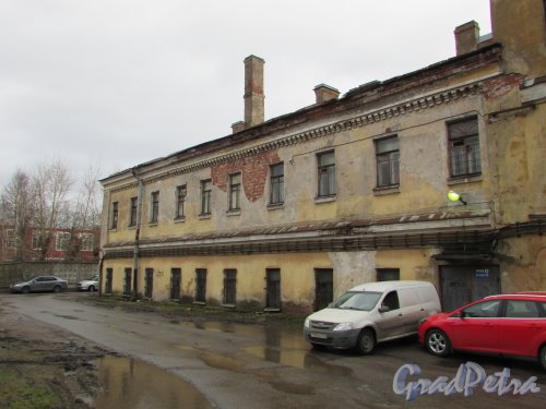 Расстанная улица, дом 20, литера А. Южное крыло здания (со стороны Днепропетровской улицы). Фасад со стороны двора. Фото 17 февраля 2020 г.