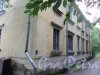 Ул. Дегтярева (Ломоносов), д. 25. 2-х этажный кирпичный жилой дом повторного применения, 1958. Уличный  линейный фасад. фото июль 2018 г.