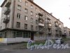 Еленинская ул. (Ломоносов), д. 31. 5-ти этажный многоквартирный жилой кирпичный дом. Общий вид фасада. фото июль 2018 г.