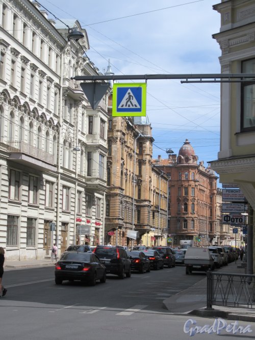 Участок улицы Некрасова на участке между улицей Восстания и улицей Радищева. фото июнь 2018 г.