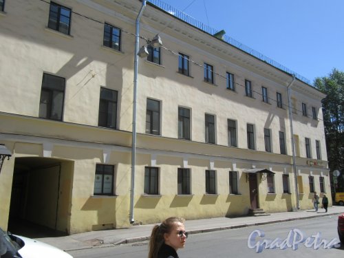 Артиллерийская ул., д. 2. Дом Гвардейской Артиллерийской бригады. Вид фасада по ул. Короленко. фото июнь 2018 г.