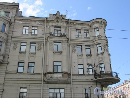 Потёмкинская улица, дом 7. Угловая часть фасада. Фото 7 мая 2020 г.
