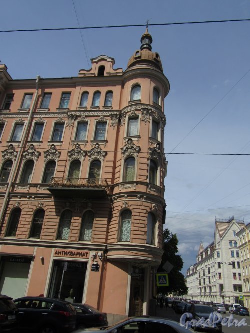 Ул. Некрасова, д. 4. Доходный дом Н. В. Чайковского. Угловая часть здания. фото июль 2018 г.