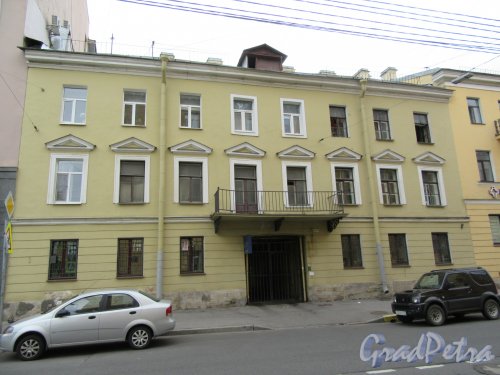 5-я Советская ул., д. 25. Доходный дом, 1853. Общий вид фасада. фото июль 2018 г. 