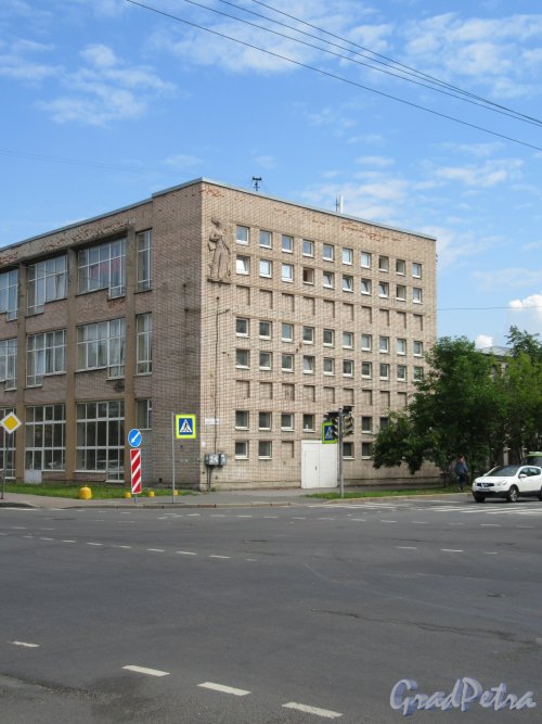 Рощинская ул., д. 36. Деловой центр «Рощинский». Общий вид здания. фото июль 2018 г.
