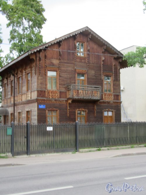 Никольская ул. (Петергоф), д. 9. Индивидуальный 2-этажный жилой дом. Вид уличного фасада. фото август 2018 г. 