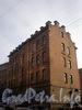 Ул. Чапаева, д. 10 (левая часть). Бывший доходный дом. Общий вид левого корпуса. Фото апрель 2010 г.
