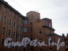 Ул. Чапаева, д. 10 (правая часть). Фрагмент фасада здания. Фото апрель 2010 г.