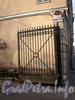 Ул. Чапаева, д. 28. Решетка ворот. Фото апрель 2010 г.