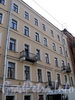 Фурштатская ул., д. 13. Фрагмент фасада здания. Фото май 2010 г.