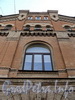 Фурштатская ул., д. 19. Здание Сергиевского благотворительного братства. Фрагмент центральной части фасада здания. Фото май 2010 г.